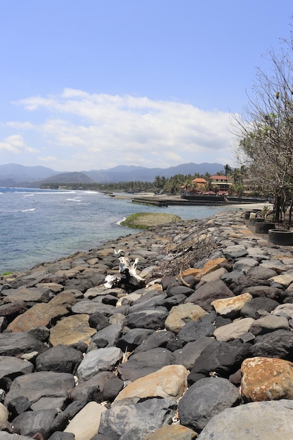 Una hermosa vista panorámica de la playa en Bali Indonesia