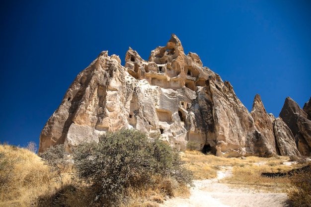 Hermosa vista panorámica de las rocas en Cappadocia Trkiye