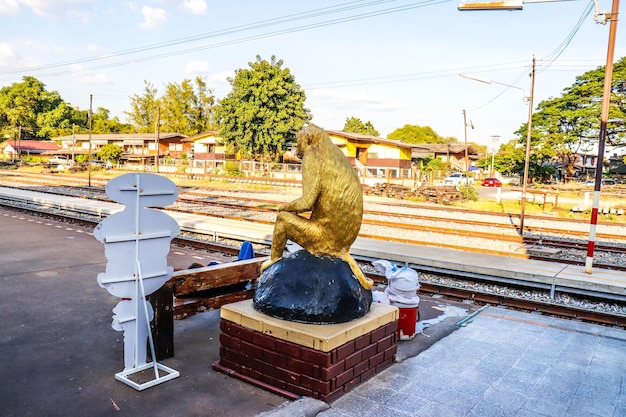 Una hermosa vista panorámica de Tailandia en un viaje en tren