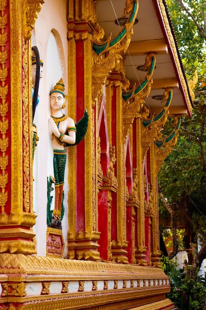 Una hermosa vista panorámica del templo budista de la ciudad de Vientiane en Laos