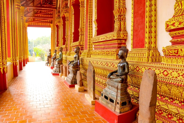 Una hermosa vista panorámica del templo Wat Phra Kaew ubicado en Vientiane Laos