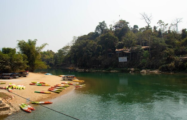 Una hermosa vista panorámica de Vang Vieng en Laos