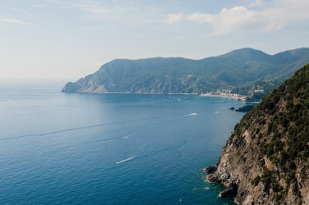 Hermosa vista del parque de Cinque Terre, Italia