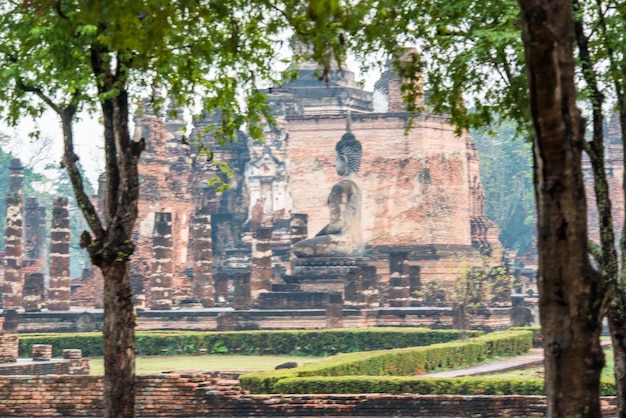 Una hermosa vista del parque histórico de Sukhothai ubicado en Tailandia