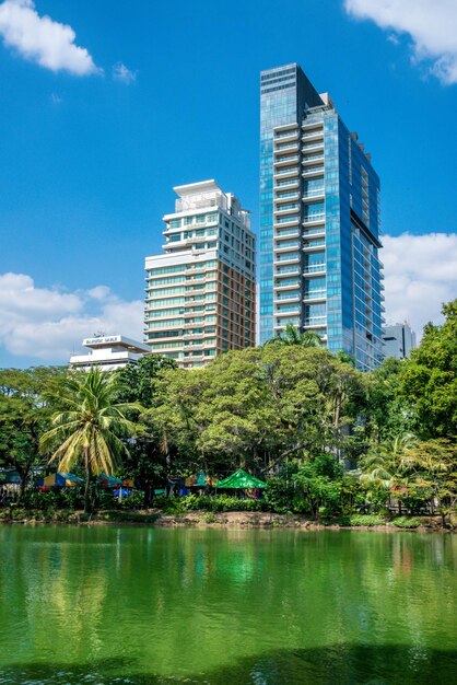 Una hermosa vista del parque Lumpini ubicado en Bangkok Tailandia