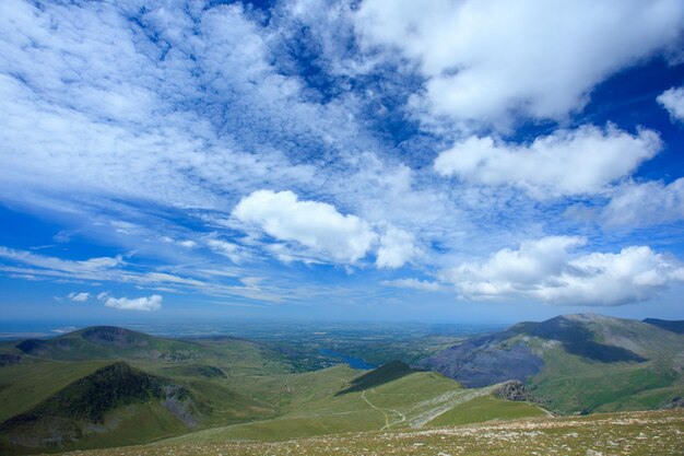 Hermosa vista del Parque Nacional de Snowdonia en Gales