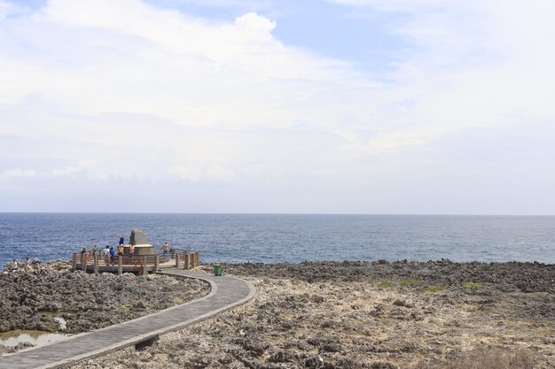 Una hermosa vista de la playa de Nusa Dua en Bali Indonesia