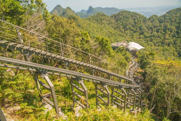 Una hermosa vista del puente del cielo de Langkawi ubicado en Malasia