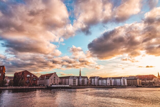 Hermosa vista desde el puente en Copenhague Dinamarca