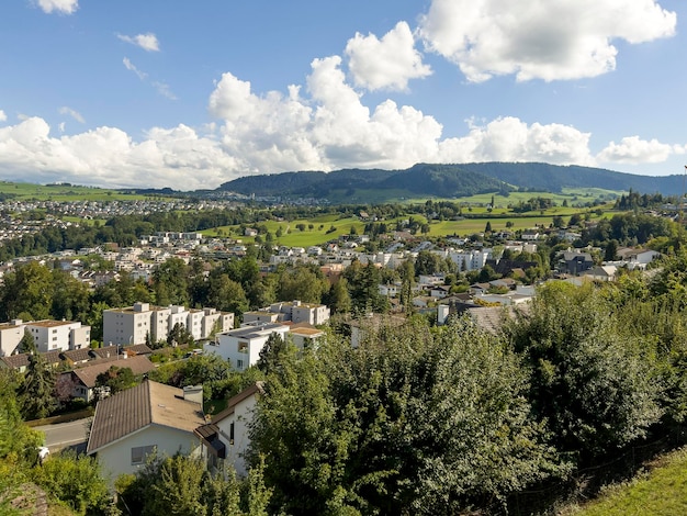 La hermosa vista sobre la ciudad de Richterswill en Suiza