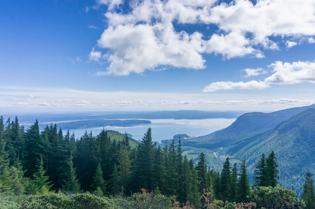 Hermosa vista sobre el estado de washington desde el parque nacional olympic