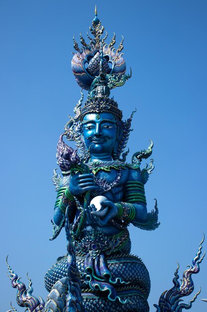Una hermosa vista del Templo Azul ubicado en Chiang Rai Tailandia