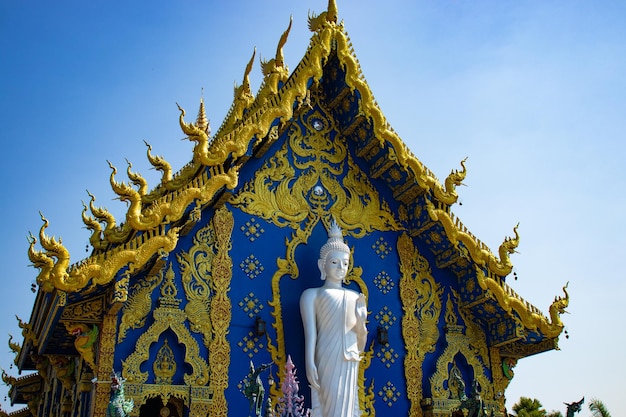 Una hermosa vista del Templo Azul ubicado en Chiang Rai Tailandia