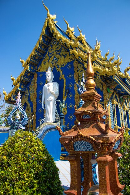 Una hermosa vista del Templo Azul ubicado en Chiang Rai Tailandia