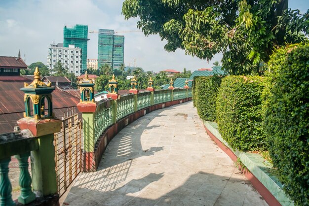 Una hermosa vista del templo de Buda Chaukhtatgyi ubicado en Yangon Myanmar