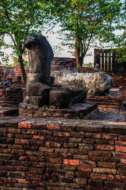 Una hermosa vista del templo budista en Ayutthaya Tailandia