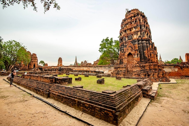 Una hermosa vista del templo budista en Ayutthaya Tailandia