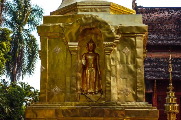 Una hermosa vista del templo budista ubicado en Chiang Mai Tailandia