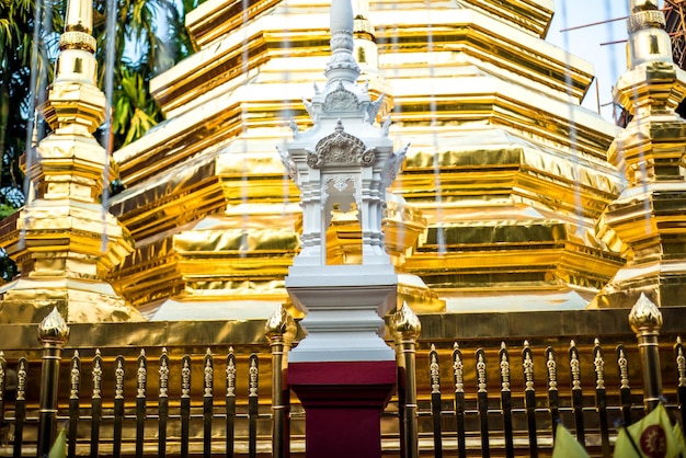 Una hermosa vista del templo budista ubicado en Chiang Mai Tailandia