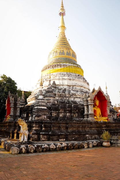 Una hermosa vista del templo budista ubicado en Chiang Mai Tailandia