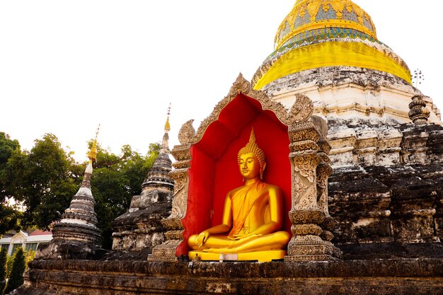 Una hermosa vista del templo budista ubicado en Chiang Mai Tailandia