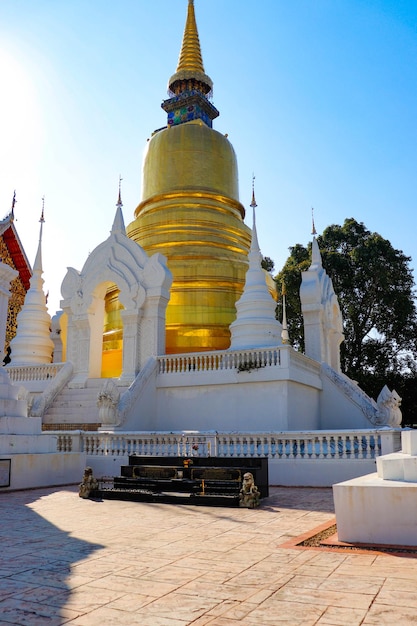 Una hermosa vista del templo budista ubicado en Chiang Mai Tailandia