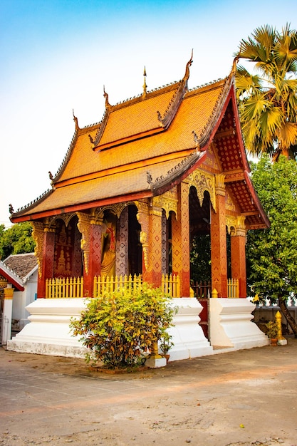 Una hermosa vista del templo budista ubicado en Luang Prabang Laos