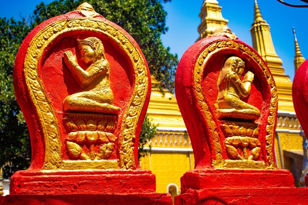 Una hermosa vista del templo budista ubicado en Phnom Penh Camboya