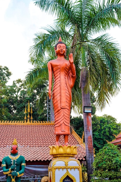 Una hermosa vista del templo budista ubicado en Vientiane Laos