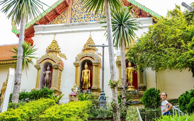 Una hermosa vista del templo budista Wat Doi Suthep ubicado en Chiang Mai Tailandia