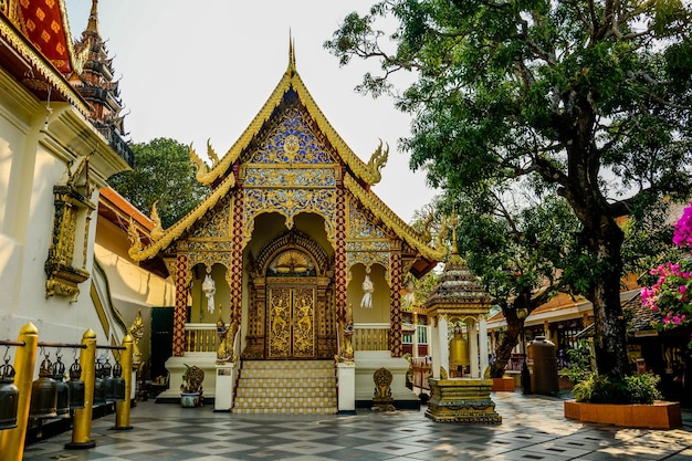 Una hermosa vista del templo budista Wat Doi Suthep ubicado en Chiang Mai Tailandia