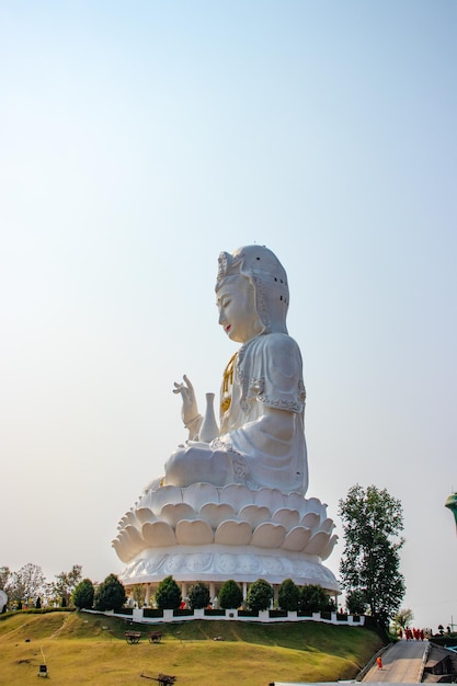 Una hermosa vista del templo budista Wat Huai Pla Kang ubicado en Chiang Rai Tailandia