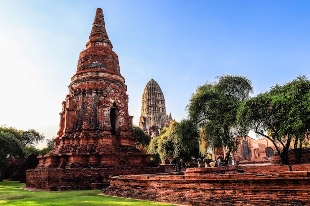 Una hermosa vista del templo budista Wat Ratchaburana ubicado en Ayutthaya Tailandia