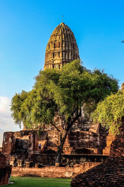 Una hermosa vista del templo budista Wat Ratchaburana ubicado en Ayutthaya Tailandia