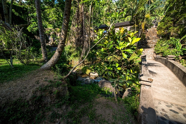 Una hermosa vista del templo Gunung Kawi ubicado en Bali Indonesia