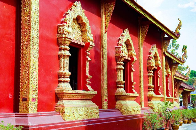 Una hermosa vista del templo plateado ubicado en Chiang Mai Tailandia