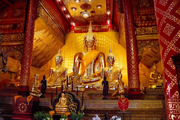 Una hermosa vista del templo plateado ubicado en Chiang Mai Tailandia