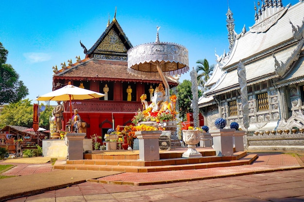 Una hermosa vista del templo plateado ubicado en Chiang Mai Tailandia