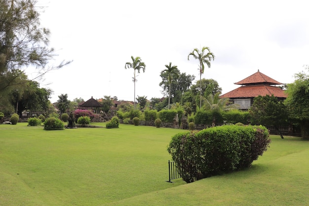 Una hermosa vista del templo Taman Ayun ubicado en Bali Indonesia