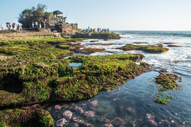 Una hermosa vista del templo Tanah Lot ubicado en Bali Indonesia