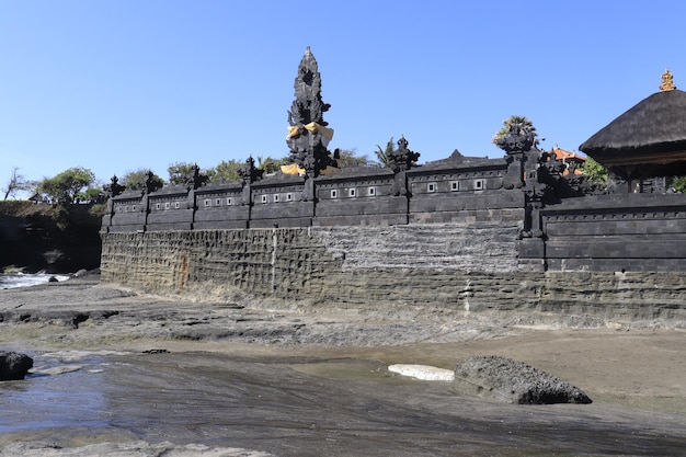 Una hermosa vista del templo Tanah Lot ubicado en Bali Indonesia