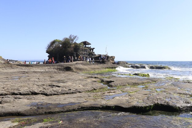 Una hermosa vista del templo Tanah Lot ubicado en Bali Indonesia