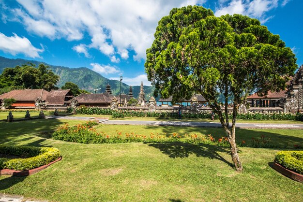 Una hermosa vista del templo Ulun Danu Batur ubicado en Bali Indonesia