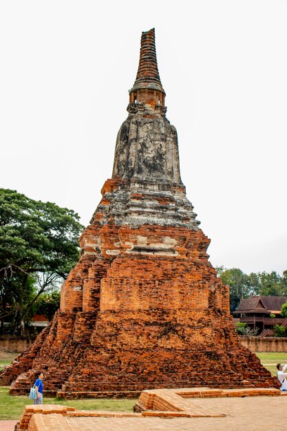 Foto una hermosa vista del templo wat chaiwatthanaram ubicado en ayutthaya tailandia