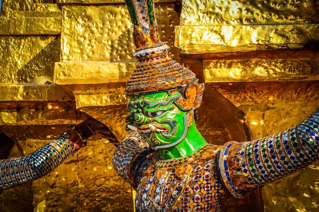 Una hermosa vista del Templo Wat Phra Kaew El Gran Palacio ubicado en Bangkok Tailandia