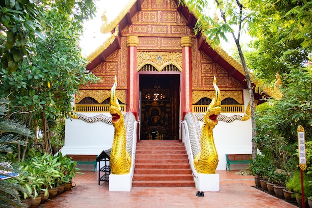 Una hermosa vista del templo Wat Phra Kaew ubicado en Chiang Rai Tailandia