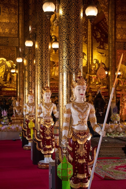 Una hermosa vista del templo Wat Saeng Kaeo ubicado en Chiang Rai Tailandia