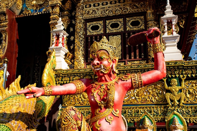 Una hermosa vista del templo Wat Saeng Kaeo ubicado en Chiang Rai Tailandia