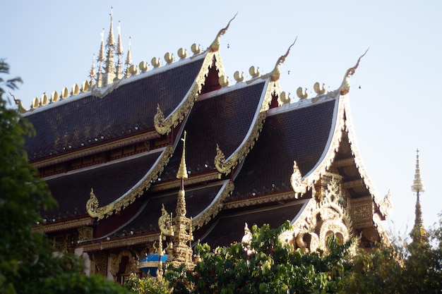 Una hermosa vista del templo Wat Saeng Kaeo ubicado en Chiang Rai Tailandia