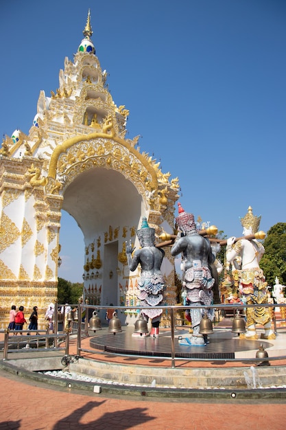 Una hermosa vista del templo Wat Saeng Kaeo ubicado en Chiang Rai Tailandia